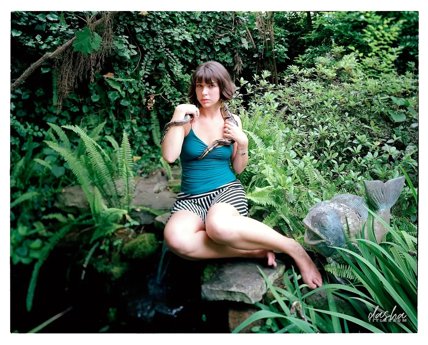 Editorial Portrait Story, Natural storytelling in a lush garden setting, capturing authentic moments in nature.